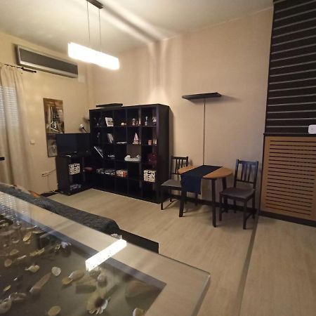 Modern Apartment, 5΄ Walk From Central Metro Station アテネ エクステリア 写真
