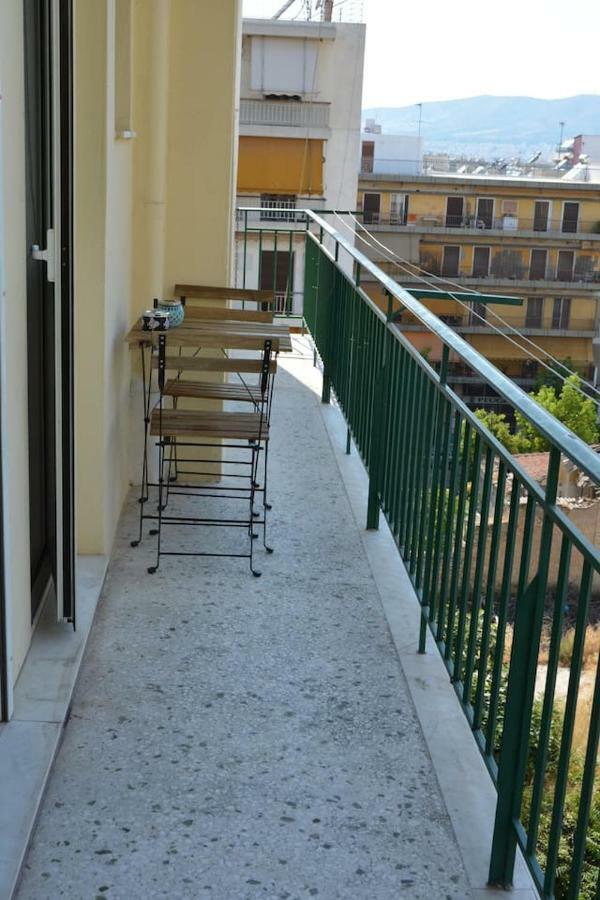 Modern Apartment, 5΄ Walk From Central Metro Station アテネ エクステリア 写真