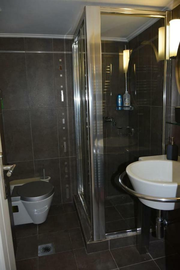 Modern Apartment, 5΄ Walk From Central Metro Station アテネ エクステリア 写真