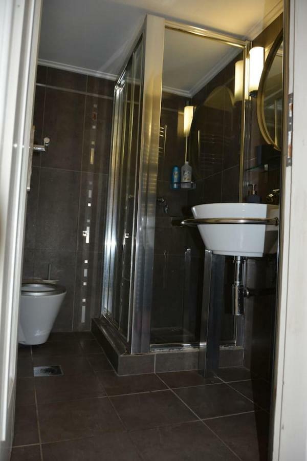 Modern Apartment, 5΄ Walk From Central Metro Station アテネ エクステリア 写真