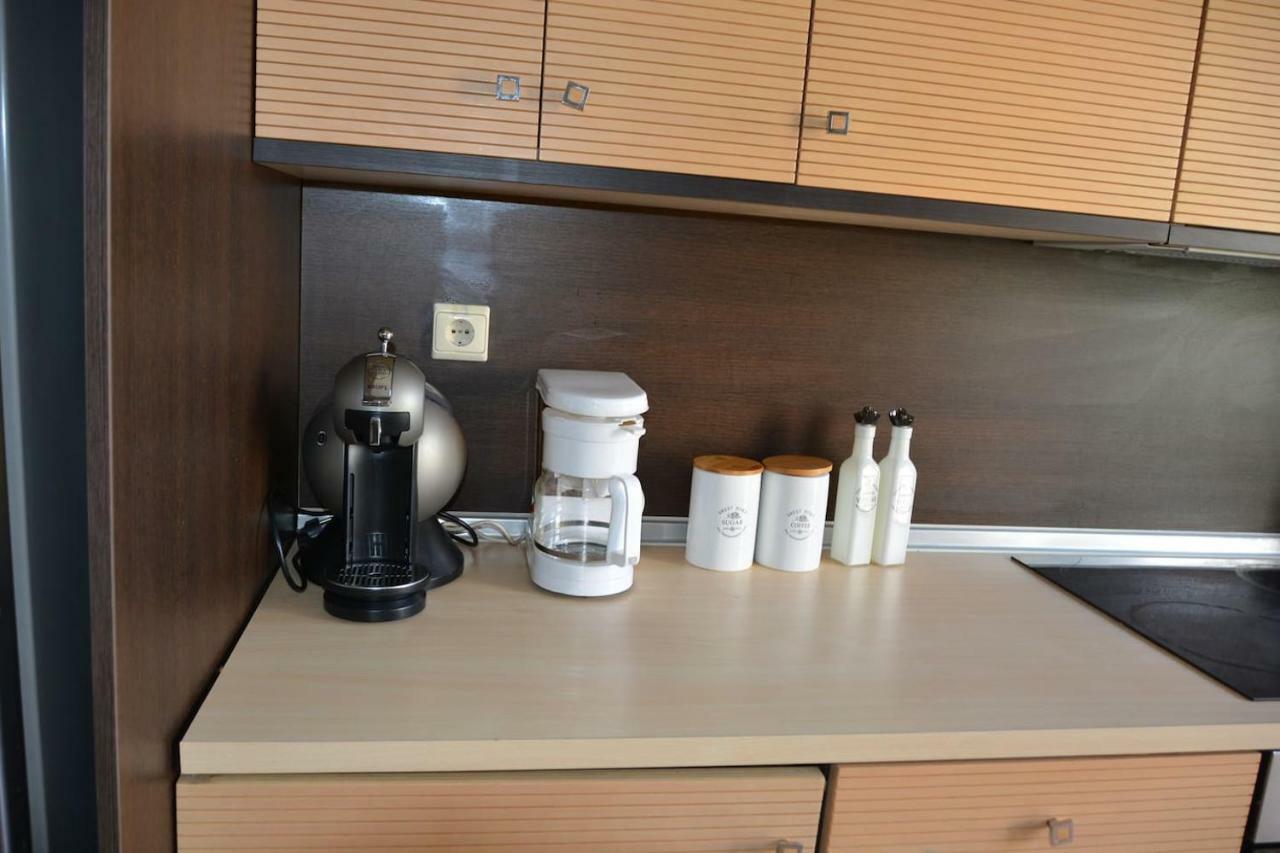 Modern Apartment, 5΄ Walk From Central Metro Station アテネ エクステリア 写真
