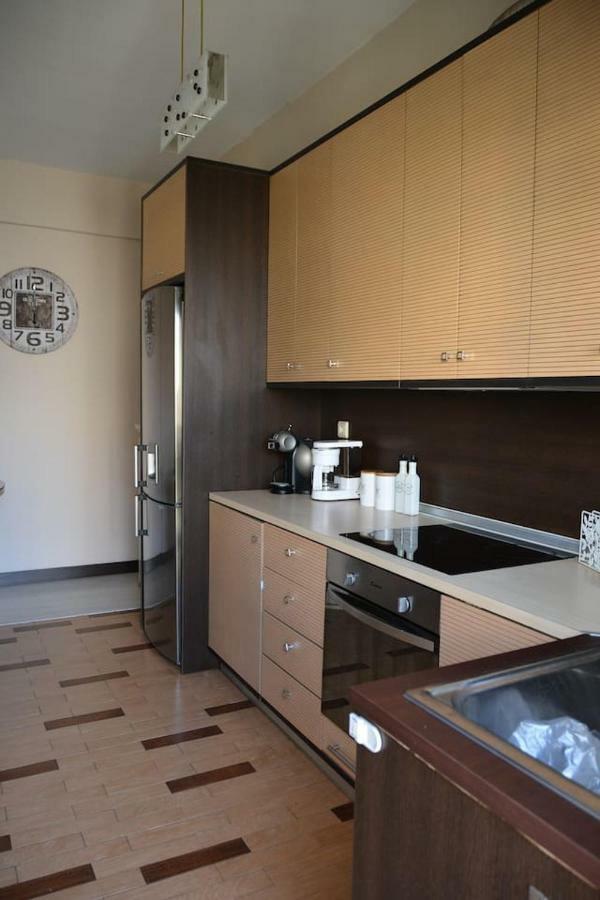 Modern Apartment, 5΄ Walk From Central Metro Station アテネ エクステリア 写真