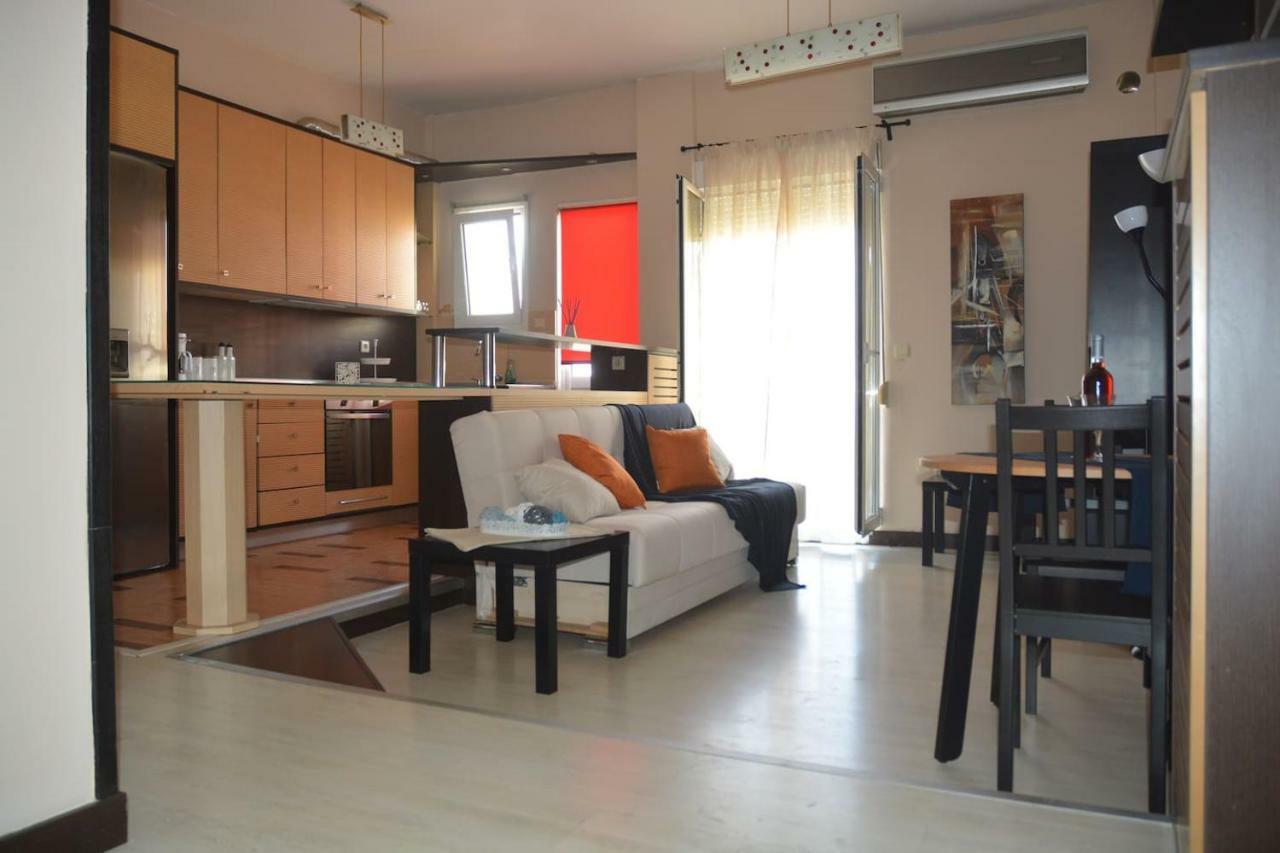 Modern Apartment, 5΄ Walk From Central Metro Station アテネ エクステリア 写真
