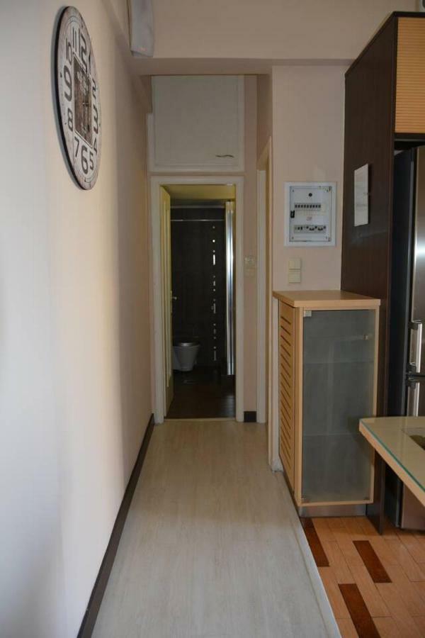 Modern Apartment, 5΄ Walk From Central Metro Station アテネ エクステリア 写真